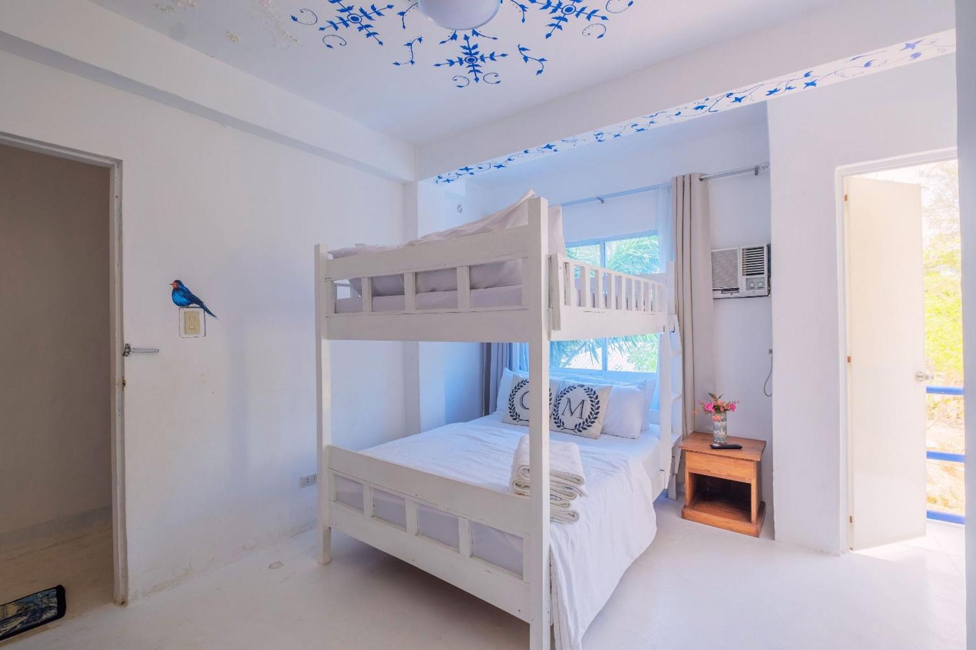 Club Monet Beachfront Resort By Cocotel Cabangan Room photo